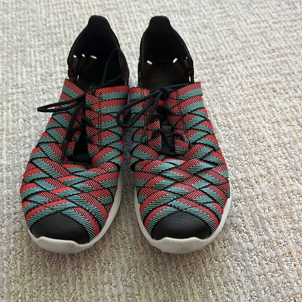 Nike tennis shoes - Picture 2 of 3